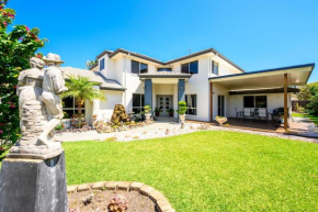 Theme Park Paradise 4BR Spacious Family Home